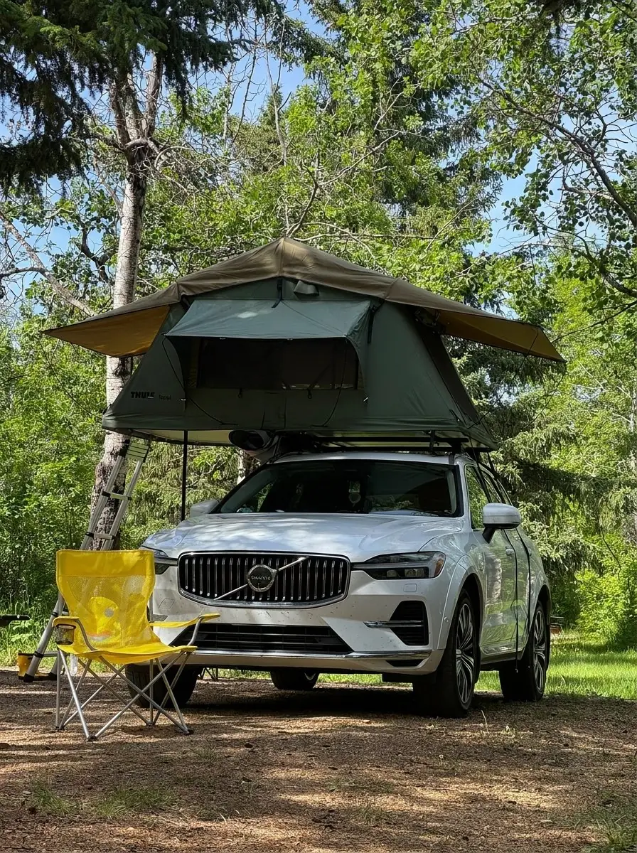 Volvo XC60 with rooftop tent